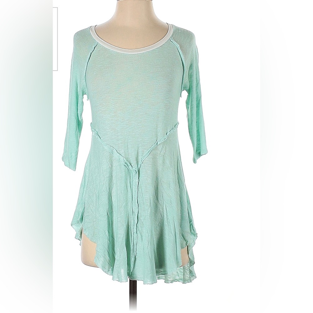 Intimately by Free People
Size M 3/4 Sleeve Top
